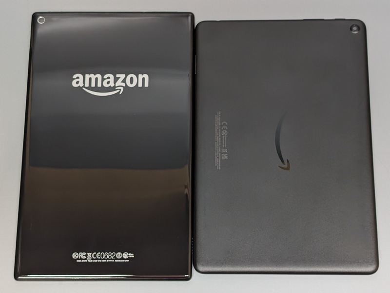 背面が光沢を帯びたピアノ調なのはこの世代だけで、外見だけで容易に判別がつく