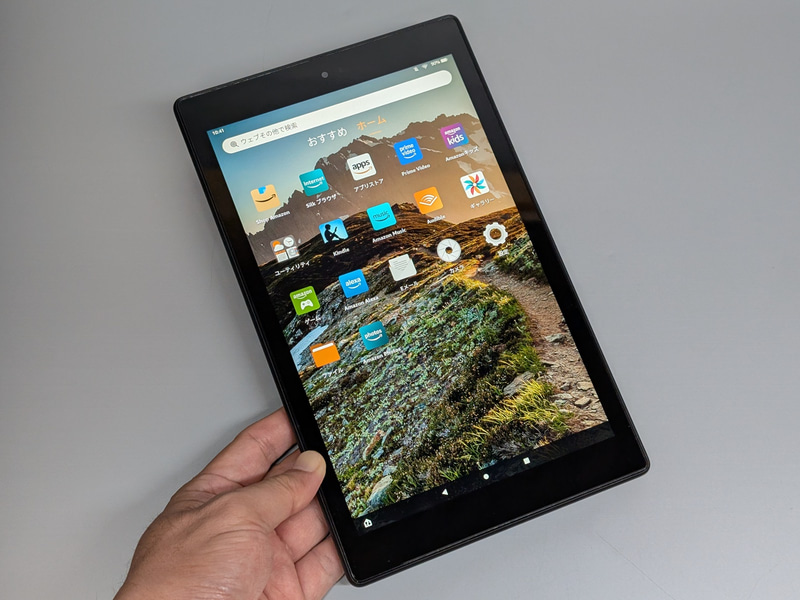 第9世代「Fire HD 10」。こちらもインカメラが短辺側にあるなど縦向きを前提としたボディデザイン