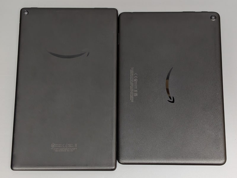 背面の比較。Amazonマークの向きからして縦向き想定であることが分かる