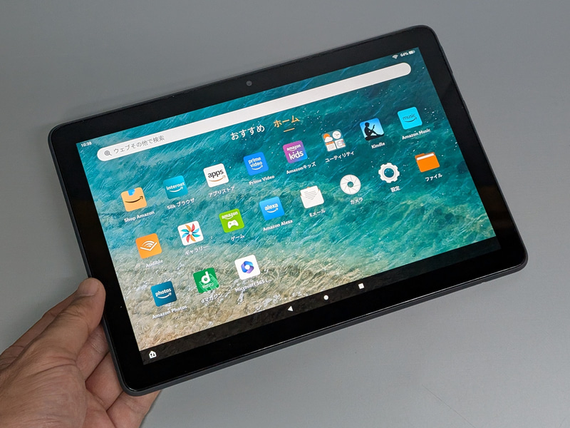 第11世代「Fire HD 10 Plus」。この世代からインカメラの配置が長辺側へと変更され、横向きでの利用を前提としたボディデザインになった