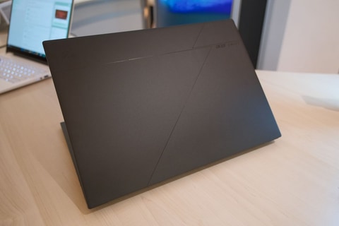 Acer、1kg切りのCore Ultra搭載軽量モバイルノート - PC Watch