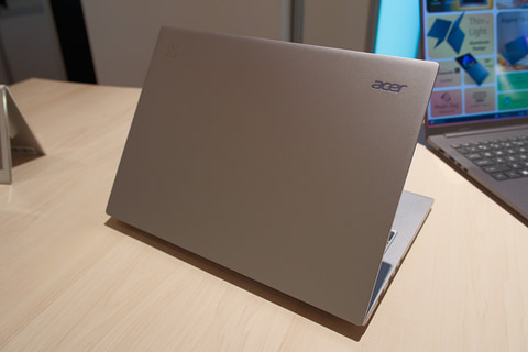 Acer、1kg切りのCore Ultra搭載軽量モバイルノート - PC Watch
