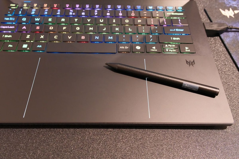 タッチパッド部分でペン入力もできる