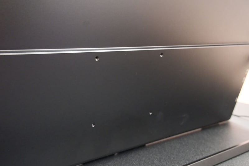 VESAマウントも装備