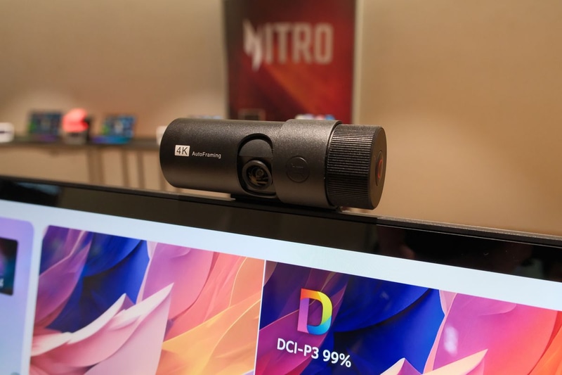 上部にはWebカメラ