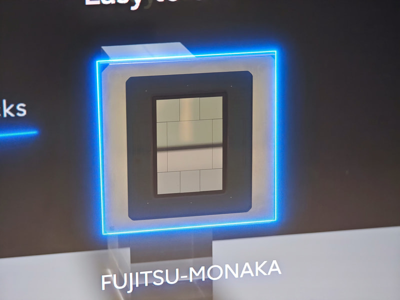 MWC25に展示されていた富士通 MONAKAのモックアップ、チップレット構造になっている