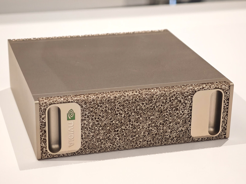 DGX Spark(1月のCESで撮影)