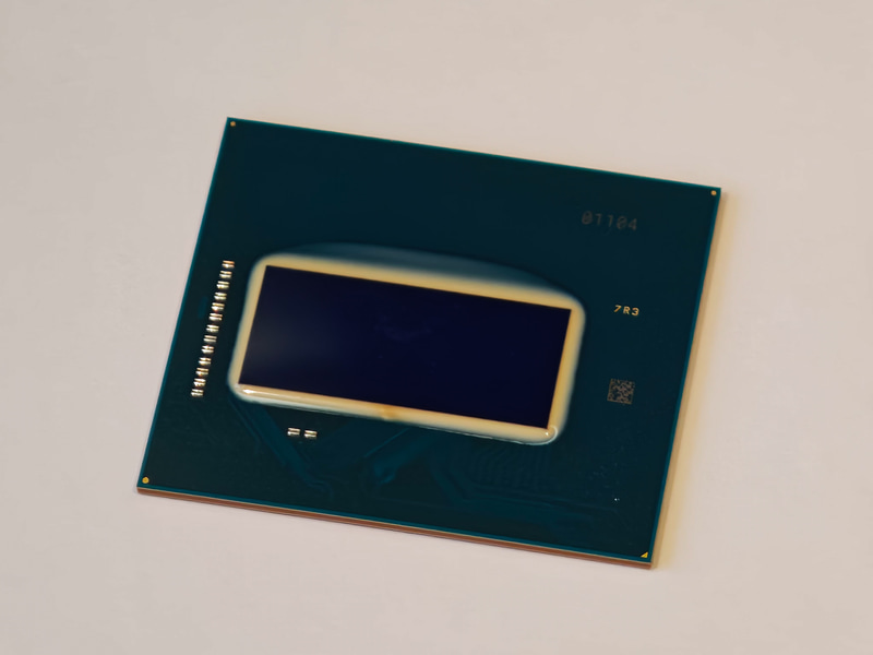 BattlemageのBMG-G21のダイとパッケージ