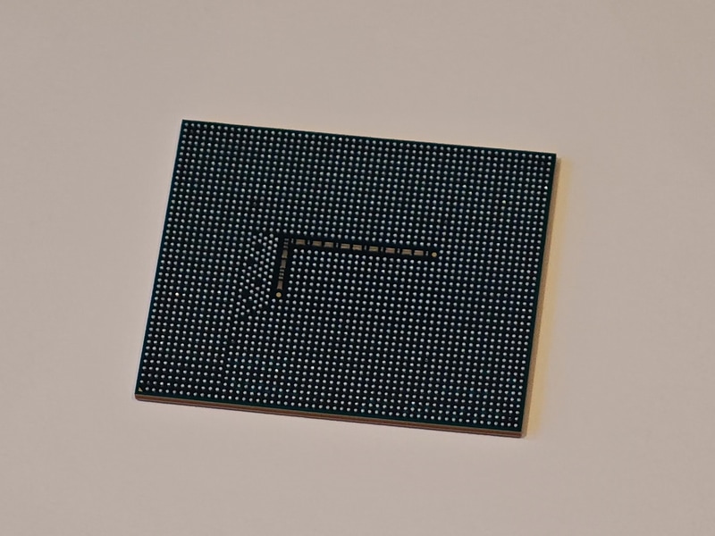 BattlemageのBMG-G21のダイとパッケージ