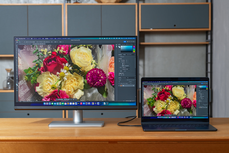 これはMacBook Airと接続したときの色味。個別の色調整はまったく行なっていないが、同じ色味で発色されている