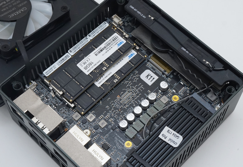 小型のミニPCでも、追加でM.2 SSDを組み込むための空きM.2スロットを装備しているモデルは多い