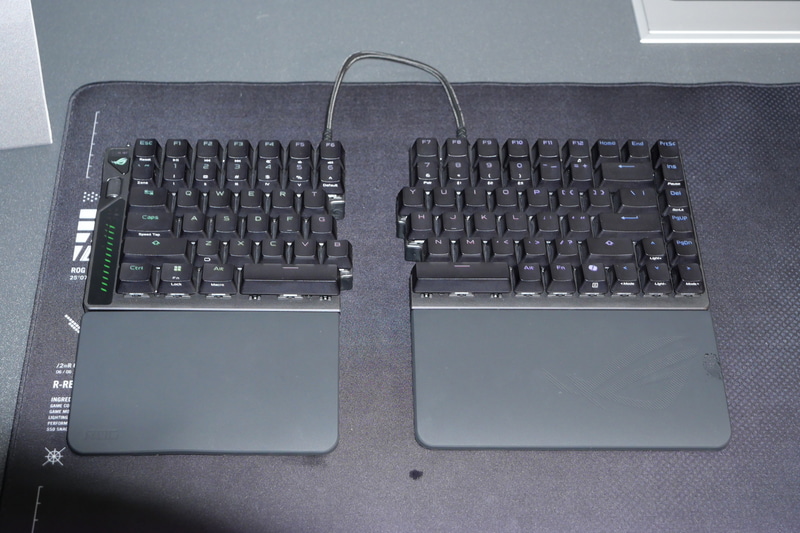 左右を分割した様子