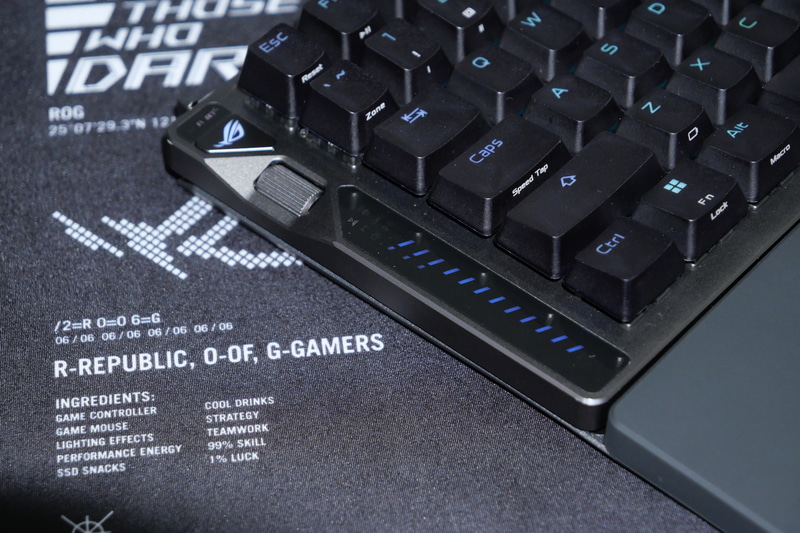 キーボード左のホイールで、キーのアクチュエーションポイントなどを調節できる