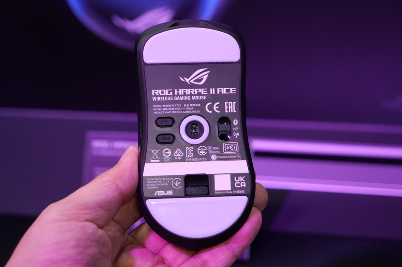 光学センサーは42,000dpiのROG AimPoint Proを採用