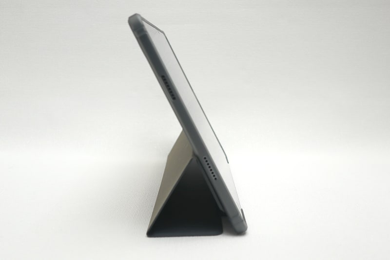 ただ、このケース兼スタンドは角度がやや厳しい