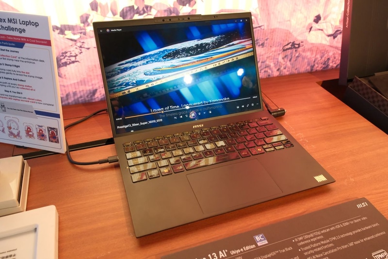 キーボードなども特別仕様