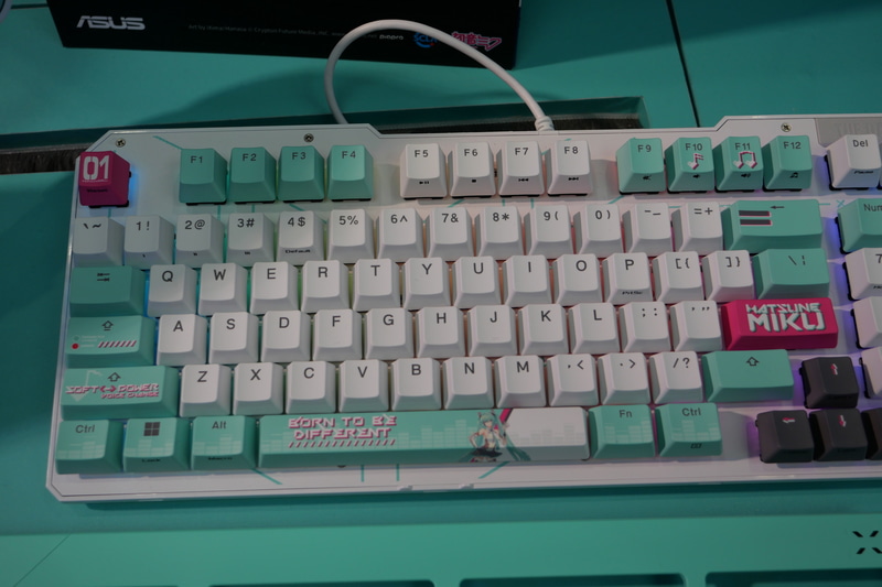 Escや左Shift、スペース、Enterなどにオリジナルデザインを施している