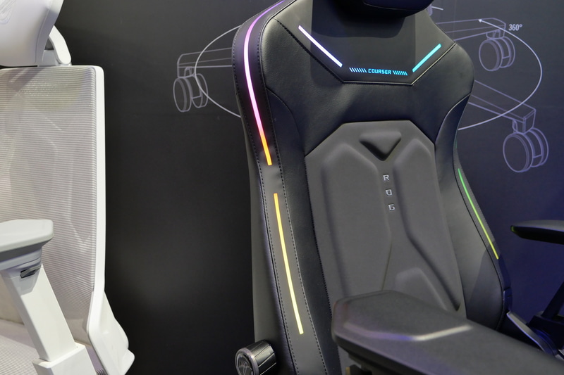 背もたれ側面部分などにLEDイルミネーションを配置