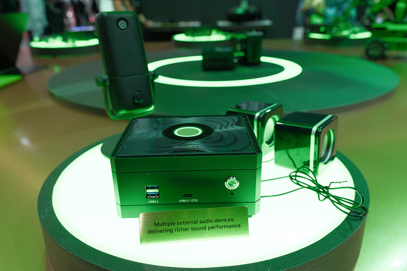 マイクやスピーカーと組み合わせも