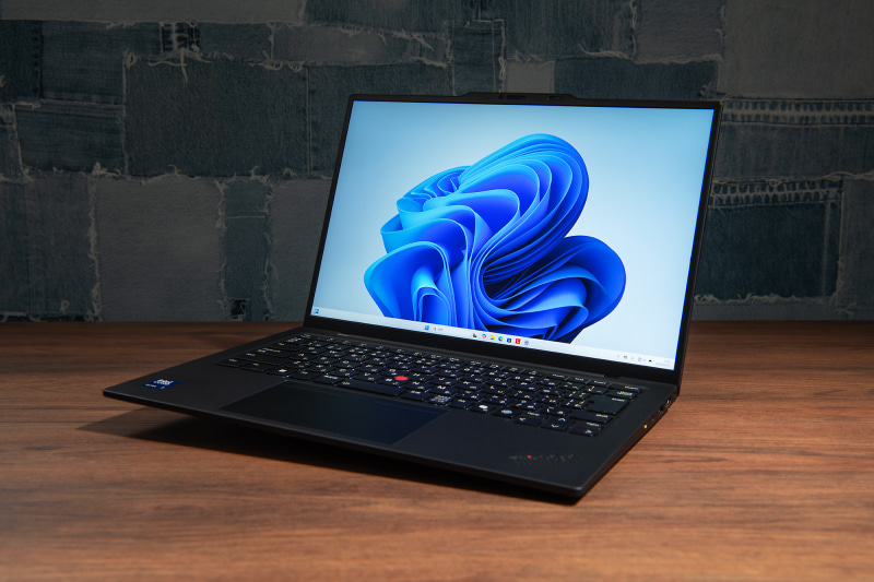 レノボ・ジャパン「ThinkPad X1 Carbon Gen 13 Aura Edition」