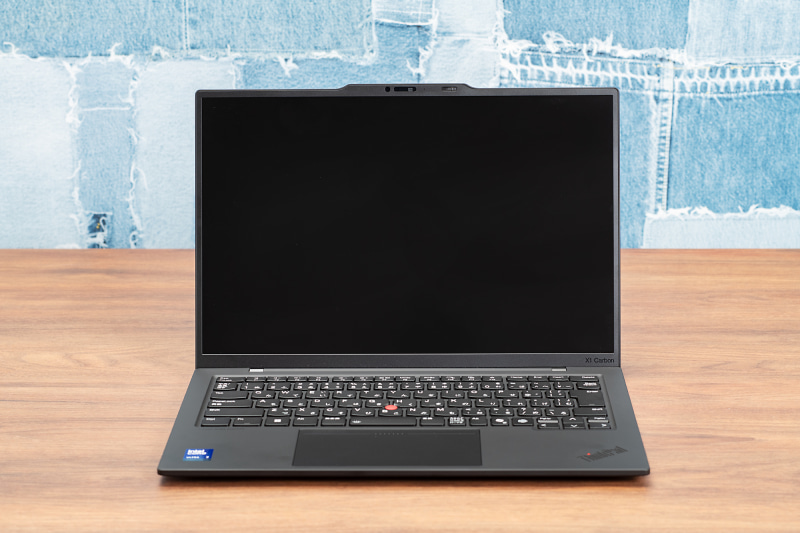 アスペクト比16:10の14型ディスプレイを搭載。試用機ではタッチ対応IPS液晶を搭載していたが、QHD表示対応の有機ELも選択可能