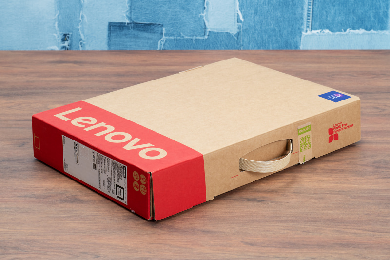 外装や緩衝材などもすべて紙素材になっているのもサステナビリティーを重視するレノボらしい