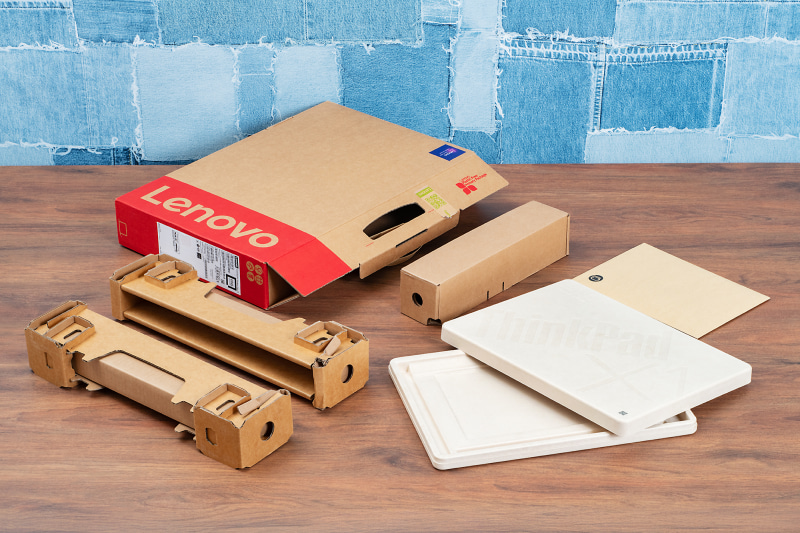 外装や緩衝材などもすべて紙素材になっているのもサステナビリティーを重視するレノボらしい