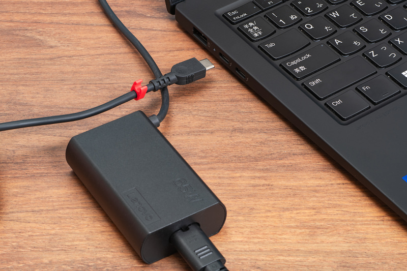 小ぶりな充電器