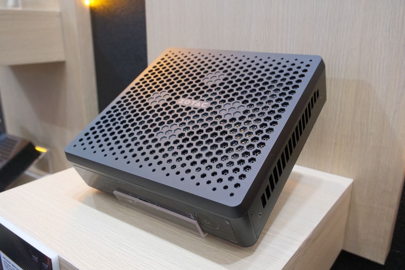 ZBOX MAGNUS EAMAX390C。Ryzen AI Max 390+Radeon 8050S搭載