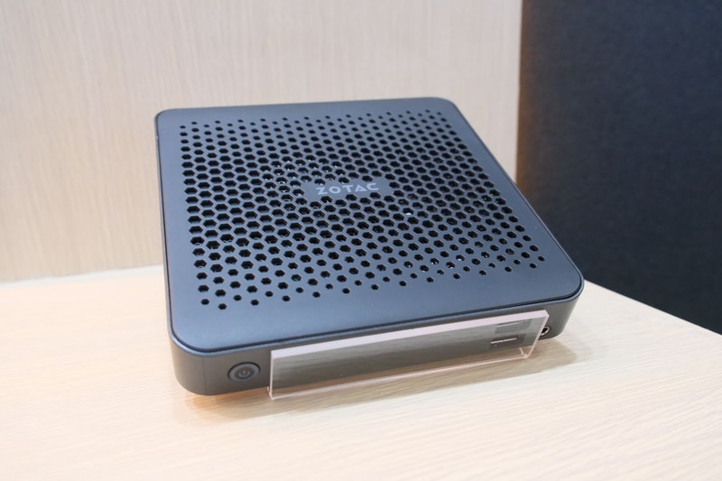 ZBOX EDGE MI676。Core Ultra 7 255H搭載