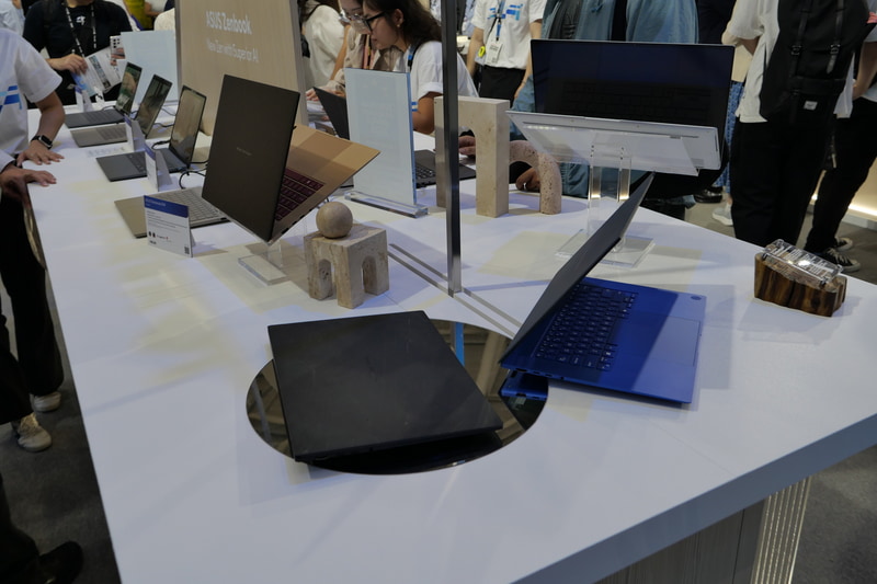 ミラノデザインウィーク2025で披露したZenbookコンセプトモデル