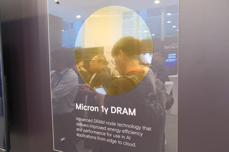 Micron 1γ DRAMのウェハ