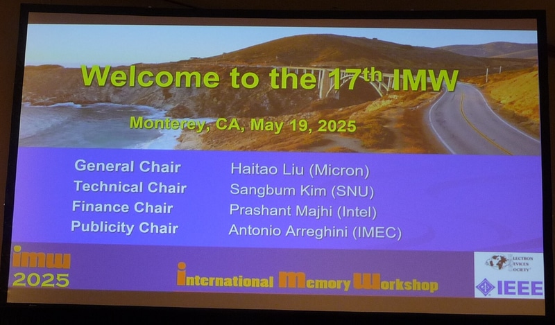 開会挨拶のスライド1枚目。主要な4名のチェアパーソンが紹介された