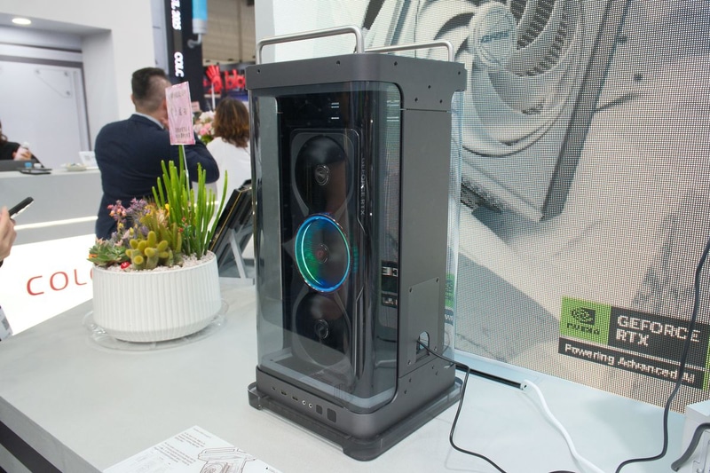 縦型PCのコンセプトモデル