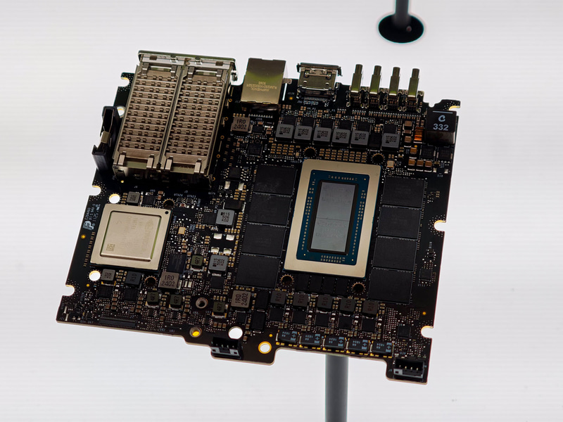 DGX Sparkのボード