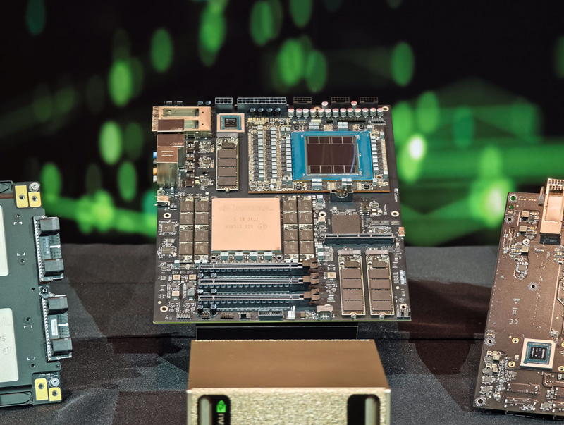 展示会場に展示されていたDGX Stationの基板はモックアップだったが、別のセッションでは実物が展示されていた