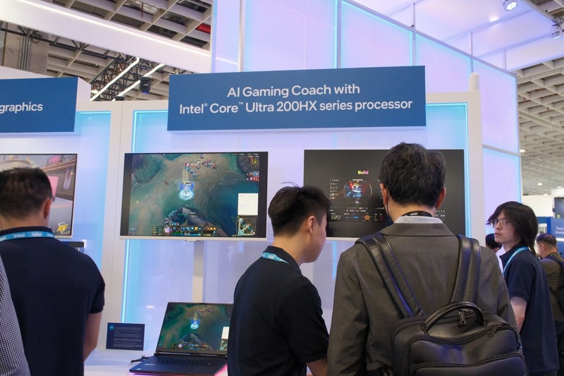 AIがゲームのコーチングをしてくれる技術のデモ。NPUを活用している