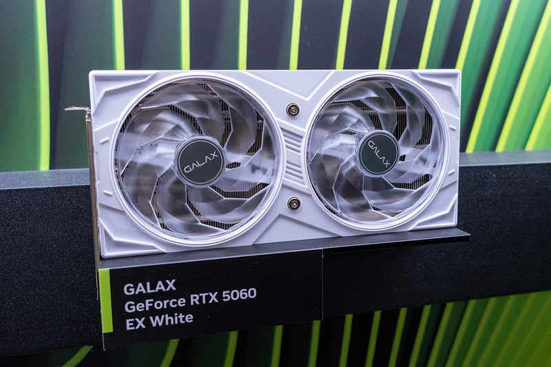GALAX「GeForce RTX 5060 EX White」