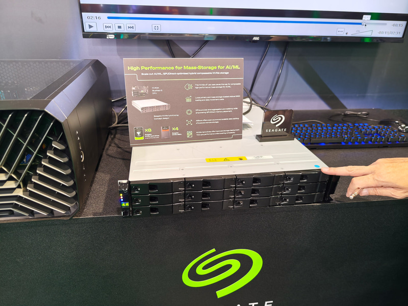Seagateが同社ブースでデモしているNVMe対応HDD