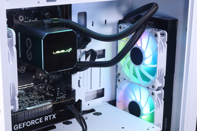 Ryzen 9 9900Xの冷却を担う240mmサイズの簡易水冷クーラー