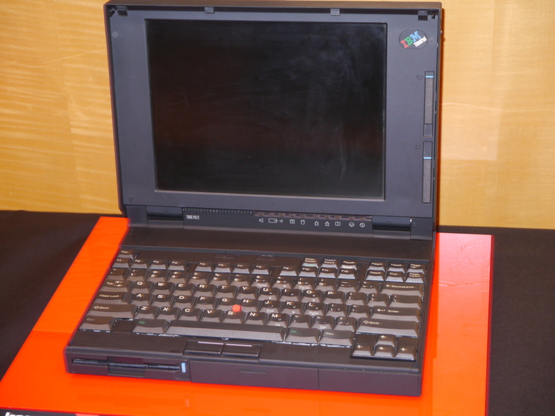 1989年にはPS/55Zを投入し、量販店店頭でも販売を開始した最初のThinkPadとなる「ThinkPad 700C」。日本では「PS/55note C52 486SLC」として発売された
