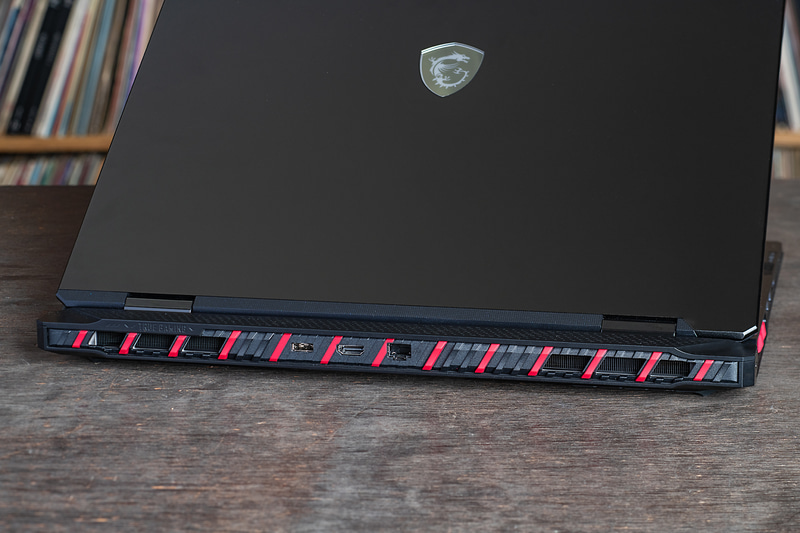 背面にHDMI出力、2.5Gbpsの有線LAN