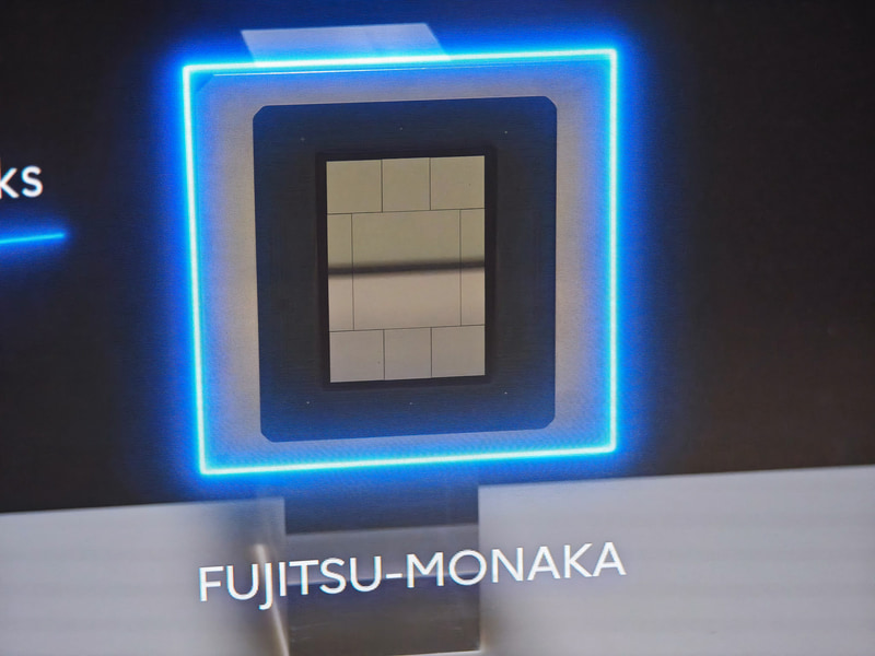 富士通MONAKAのモックアップ(3月のMWC 25で撮影)