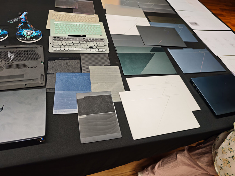 カラバリを含めてさまざまな検討が行なわれている