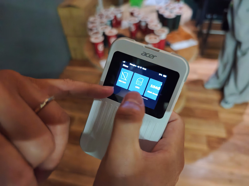 物理SIMとeSIM、vSIMの3種類に対応