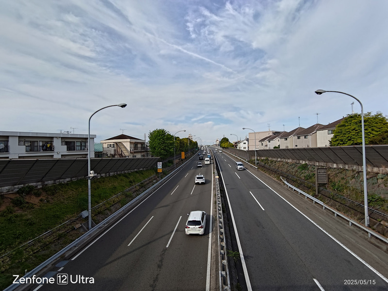 超広角カメラ(光学0.7倍)