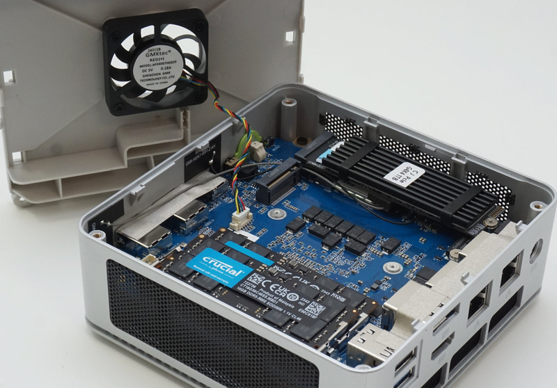 多くのミニPCでは、ユーザーが交換可能なメモリスロットやストレージ用のM.2スロットを備える