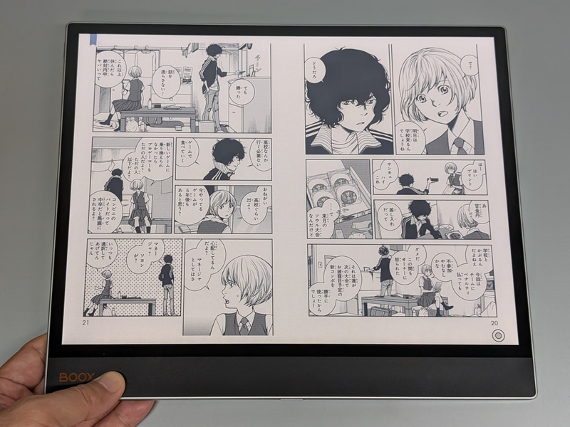 コミックは一般的には画面を横向きにして見開きで読むのがベターだろう。これでもページサイズはiPad miniで単ページ表示した場合よりも大きい