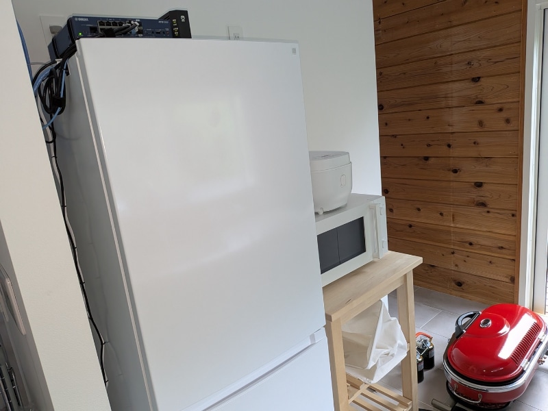 冷蔵庫、電子レンジ、炊飯ジャーもある