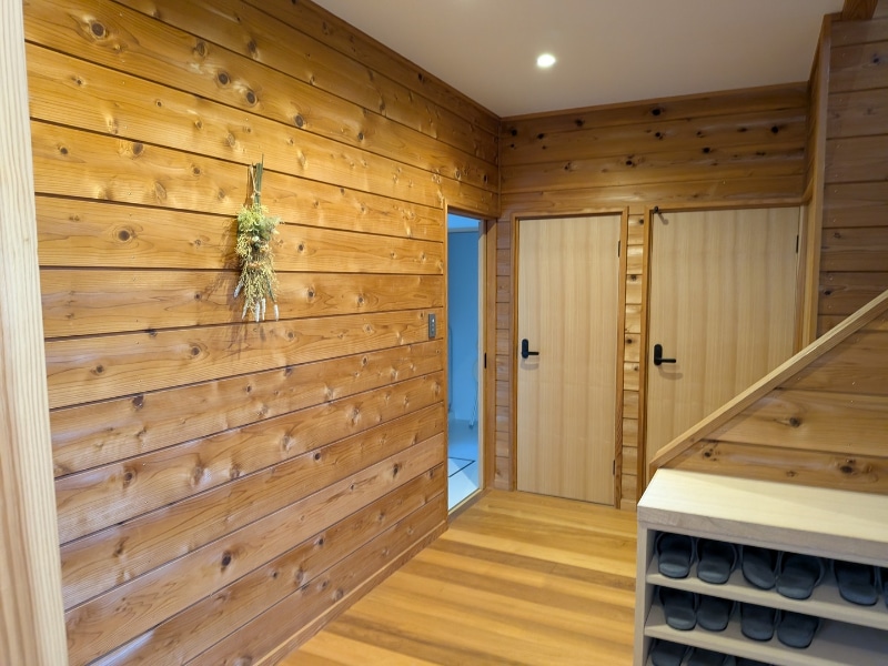 入り口から右手側